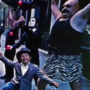 El texto musical PEOPLE ARE STRANGE de THE DOORS también está presente en el álbum Strange days (1967)