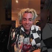 El texto musical SINGLE MOTHERS de MOD SUN también está presente en el álbum God save the teen (2023)