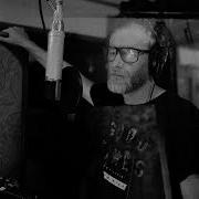 El texto musical LOVED SO LITTLE de MATT BERNINGER también está presente en el álbum Serpentine prison (2020)