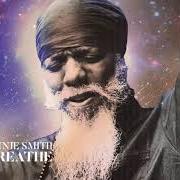El texto musical WORLD WEEPS (LIVE) de DR. LONNIE SMITH también está presente en el álbum Breath (2021)