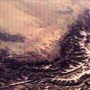 El texto musical PENGUINS IN THE DESERT de DREDG también está presente en el álbum Leitmotif (2001)