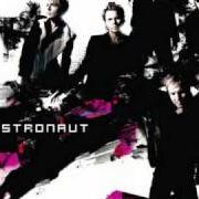 El texto musical WHAT HAPPENS TOMORROW de DURAN DURAN también está presente en el álbum Astronaut (2004)