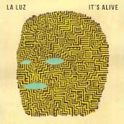 El texto musical PHANTOM FEELINGS de LA LUZ también está presente en el álbum It's alive (2013)