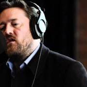 El texto musical JESUS IS A ROCHDALE GIRL de ELBOW también está presente en el álbum Build a rocket boys! (2011)