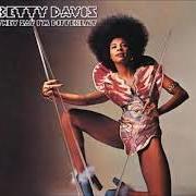 El texto musical 70'S BLUES de BETTY DAVIS también está presente en el álbum They say i'm different (1974)