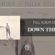 El texto musical GRIZZLY BEAR de ANGUS STONE también está presente en el álbum Angus & julia stone (2014)