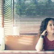 El texto musical A LITTLE DIVE BAR IN DAHLONEGA de ASHLEY MCBRYDE también está presente en el álbum Girl going nowhere (2018)