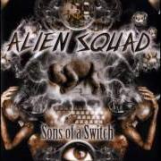 El texto musical BLACK STAR RISING de ALIEN SQUAD también está presente en el álbum Sons of a switch (2002)