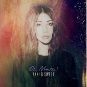El texto musical AT HOME de ANNI B SWEET también está presente en el álbum Oh, monsters! (2012)