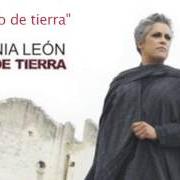 El texto musical MI GUSTO ES de EUGENIA LEÓN también está presente en el álbum Puño de tierra (2008)