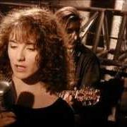 El texto musical L'AMOUR SUR LE FIL de ELSA LUNGHINI también está presente en el álbum Rien que pour ca (1990)
