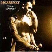 El texto musical GLAMOROUS GLUE de MORISSEY también está presente en el álbum Your arsenal (1992)