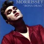 El texto musical HAIRDRESSER ON FIRE de MORISSEY también está presente en el álbum Bona drag (1990)