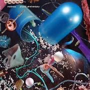 El texto musical THERMOPLASTIC RIOT SHIELD de MATMOS también está presente en el álbum Plastic anniversary (2019)