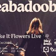 El texto musical DYE IT RED de BEABADOOBEE también está presente en el álbum Fake it flowers (2020)