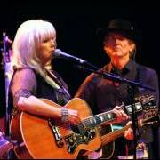 El texto musical THE OTHER SIDE OF LIFE de EMMYLOU HARRIS también está presente en el álbum Angel band (1987)