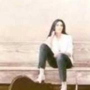 El texto musical LIKE AN OLD FASHIONED WALTZ de EMMYLOU HARRIS también está presente en el álbum White shoes (1983)