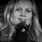 El texto musical I WANDERED BY A BROOKSIDE de EVA CASSIDY también está presente en el álbum Time after time (2000)
