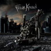 El texto musical GOD SAVE THE SPLEEN de FREAK KITCHEN también está presente en el álbum Land of the freaks (2009)