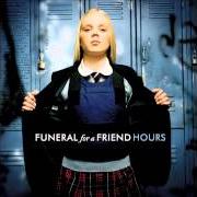 El texto musical HOSPITALITY de FUNERAL FOR A FRIEND también está presente en el álbum Hours (2005)