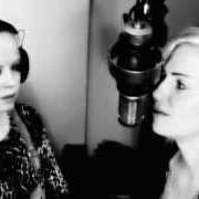 El texto musical GIRLS TALK de GARBAGE también está presente en el álbum Girls talk (2014)