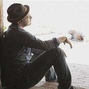 El texto musical WHO'S GONNA SAVE US de GAVIN DEGRAW también está presente en el álbum Make a move (2013)