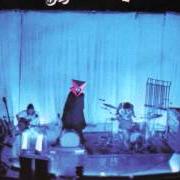 El texto musical THE RETURN OF THE GIANT HOGWEED de GENESIS también está presente en el álbum Live (1973)