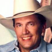 El texto musical I NEED SOMEONE LIKE ME de GEORGE STRAIT también está presente en el álbum Does fort worth ever cross your mind (1984)