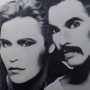 El texto musical WHAT'S IMPORTANT TO ME (DEMO) de HALL & OATES también está presente en el álbum Daryl hall & john oates (1975)