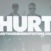 El texto musical THE DARKEST TIMES de HAWTHORNE HEIGHTS también está presente en el álbum Hurt (2015)