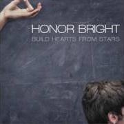 El texto musical STAGE DIVES AND HIGH FIVES de HONOR BRIGHT también está presente en el álbum Build hearts from stars (2007)