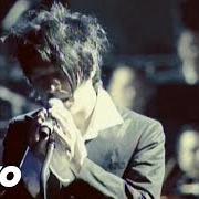 El texto musical TES YEUX NOIRS de INDOCHINE también está presente en el álbum Hanoi (2007)