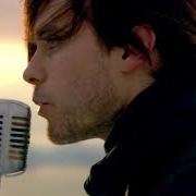 El texto musical SAVIOR de 30 SECONDS TO MARS también está presente en el álbum A beautiful lie (2005)