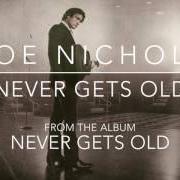 El texto musical NEVER GETS OLD de JOE NICHOLS también está presente en el álbum Never gets old (2017)