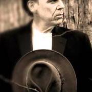 El texto musical FLY BACK HOME de JOHN HIATT también está presente en el álbum Beneath this gruff exterior (2003)