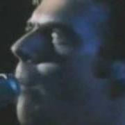 El texto musical MADONNA ROAD de JOHN HIATT también está presente en el álbum Slug line (1979)