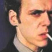 El texto musical RADIO GIRL de JOHN HIATT también está presente en el álbum Slug line / two bit monsters (1993)