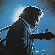 El texto musical A BOY NAMED SUE de JOHNNY CASH también está presente en el álbum At san quentin (2000)