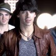 El texto musical THIS IS OUR SONG de JONAS BROTHERS también está presente en el álbum Camp rock 2: the final jam (2010)