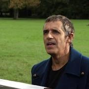 El texto musical ON NE SE MÉFIE JAMAIS ASSEZ de JULIEN CLERC también está presente en el álbum Partout la musique vient (2014)