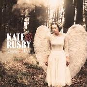 El texto musical THE IVY AND THE HOLLY de KATE RUSBY también está presente en el álbum Angels and men (2017)