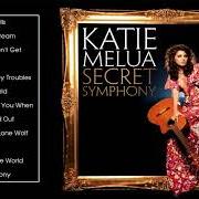 El texto musical ALL OVER THE WORLD de KATIE MELUA también está presente en el álbum Secret symphony (2012)