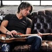 El texto musical LONG HOT SUMMER de KEITH URBAN también está presente en el álbum Get closer (2010)