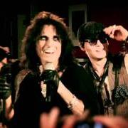 El texto musical UNDER THE BED de ALICE COOPER también está presente en el álbum Welcome 2 my nightmare (2011)