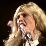 El texto musical DOES IT MAKE YOU REMEMBER de KIM CARNES también está presente en el álbum Hits (2013)