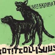 El texto musical RÄÄVÄSUITA EI HALUTA SUOMEEN (EPPU NORMAALI) de KOTITEOLLISUUS también está presente en el álbum Sotakoira (2008)