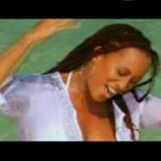 El texto musical ISLAND GIRL de ALISON HINDS también está presente en el álbum Soca queen (2007)