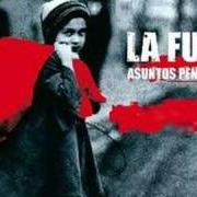 El texto musical VENGO de LA FUGA también está presente en el álbum Asuntos pendientes (2008)