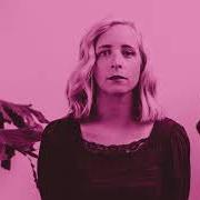 El texto musical NEW ARMS de LAURA VEIRS también está presente en el álbum Found light (2022)